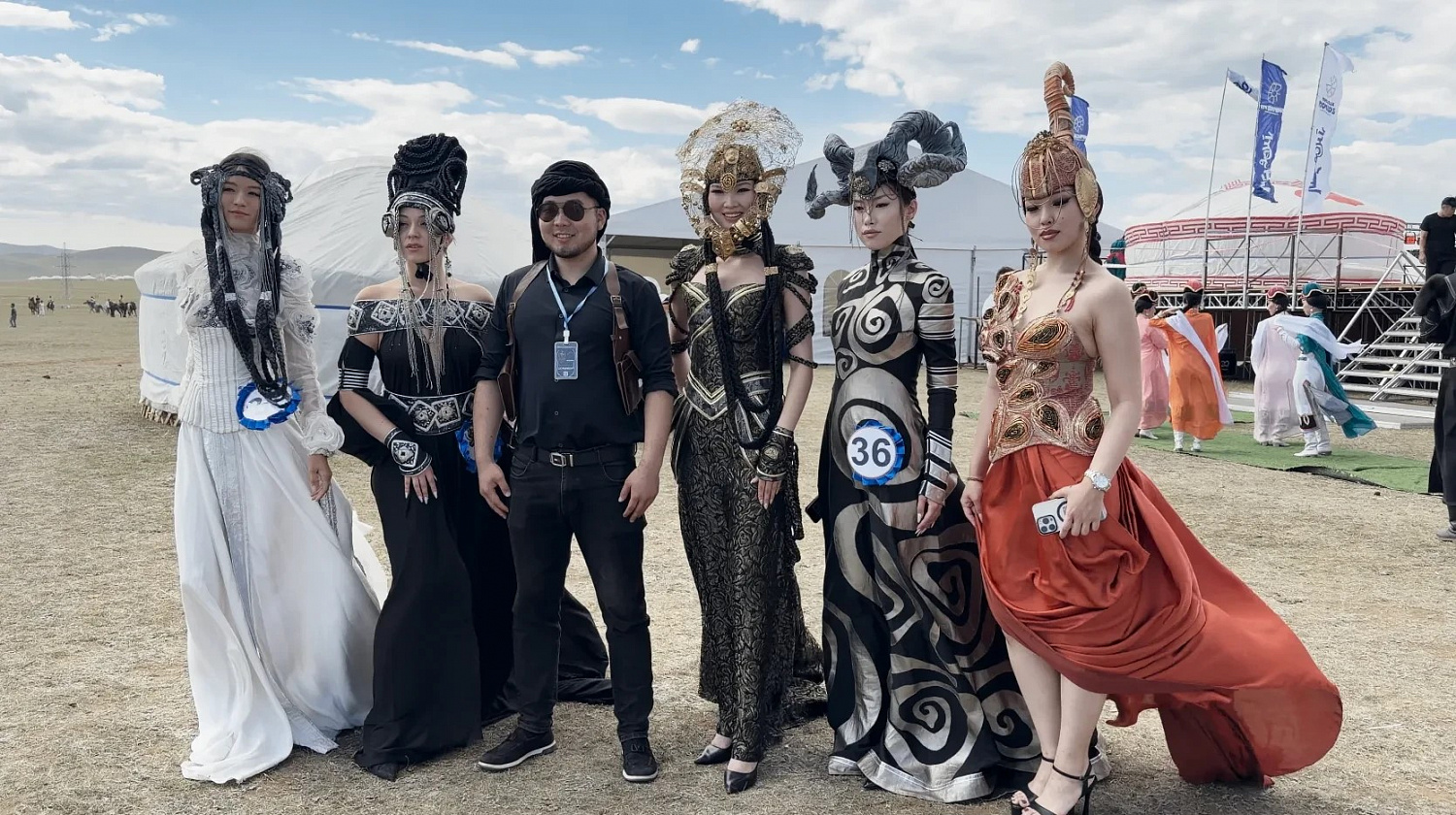 Буриадын бүсгүйчүүд Монголд болсон “World Awards” тэмцээний тэргүүн байрны шагналуудыг хүртлээ